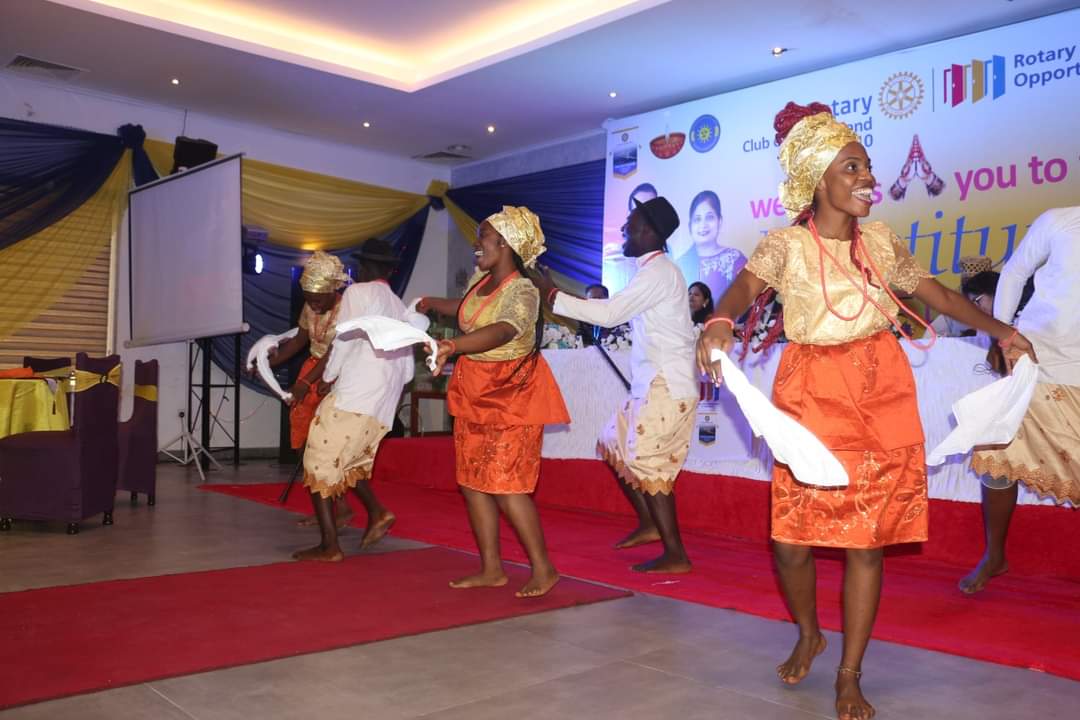 Lightyear_Ent's tweet photo. Electrifying display of cultural performances from Bollywood Dance, to Sing along vibe session, to Itshekiri Traditional dance from Delta State, Nigeria, to boat dance yesterday at the Rotary Club of Lagos Island investiture.

#lightyearentertainment https://t.co/4ERjlc65JA
