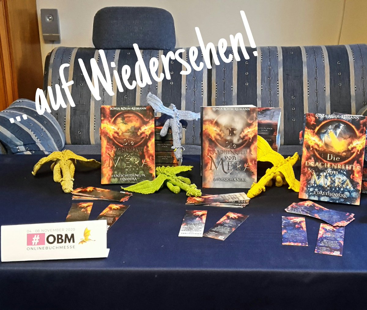 Sonja_Autorin's tweet photo. #OBM2020
Die fünf Messetage sind ruck zuck vorübergegangen.
-> https://t.co/0OxQNEdJlc
Servus, tschüss, ade und auf Wiedersehen bis zum nächsten Mal!
#DieDrachenreitervonMera
#OBM2020Halle1 #OBM2020Halle1A @onlinebuchmesse #fantasy #drachen #drachenreiter #drachenfantasy https://t.co/MiwYVBzIxg