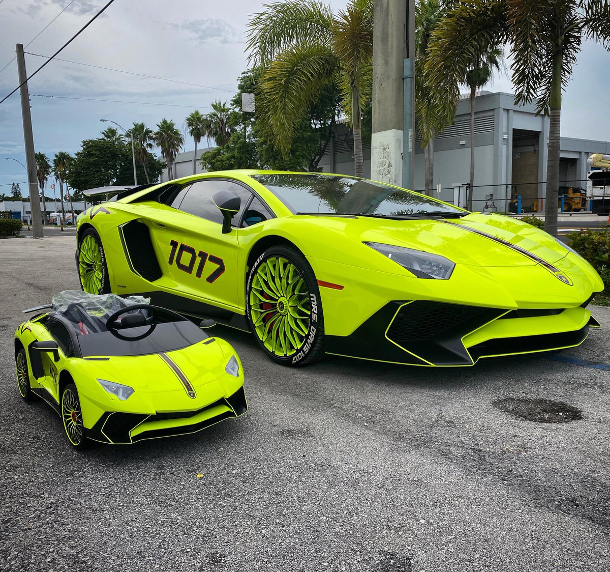 KeyshiaKaoir's tweet photo. Mommy &amp; baby boy with the matching whips🍋 https://t.co/ptJBMIyYKu