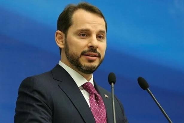 RasimOzan_K's tweet photo. Yapma Berat Bey. İstifanı geri al lütfen...Bu iktisadi devrim çok meşakkatli, çok zor olacak diye telefonda konuşmuştuk. Sen gidersen bu finansal devrim yolda kalır. Yine eski düzene dönülebilir. Türkiye anti-ithalat ve imalat-ihracat devrimini yapmak zorunda. Görevini bırakma. https://t.co/rt8y7qeR4S