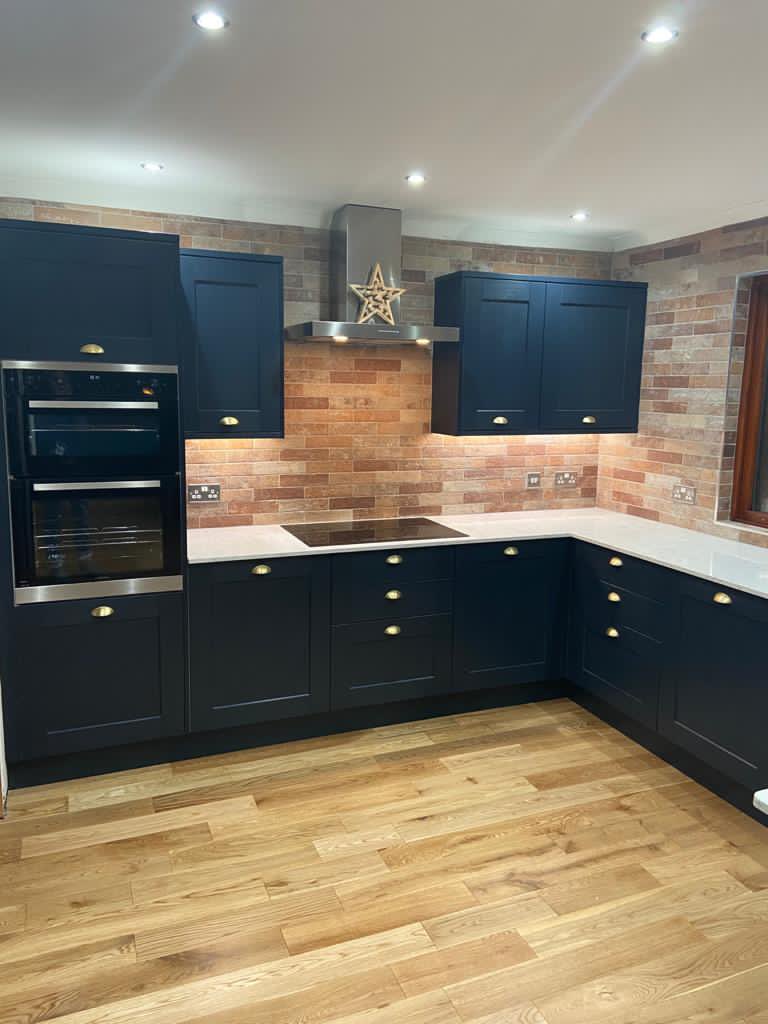 OasisTiling's tweet photo. Been a while since I tiled a kitchen splashback. This one though is a bit special! Really finishes off the room........ https://t.co/0N8Y7DujQS