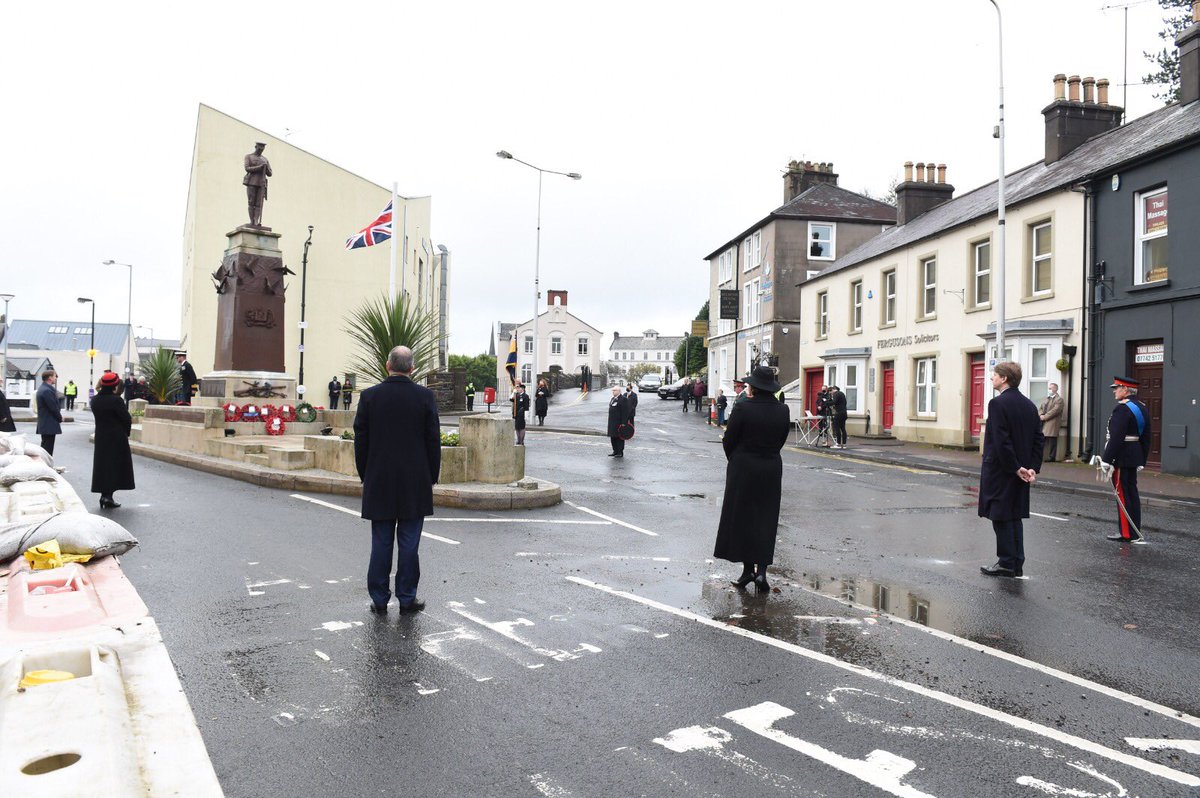 ArleneFosterUK's tweet photo. Honoured to lay a wreath at the Enniskillen War Memorial this morning. #WeWillRememberThem https://t.co/NRIg8wfoYa