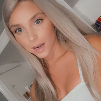 rosemarie__'s tweet photo. #NewProfilePic https://t.co/B8y5NzHDlq
