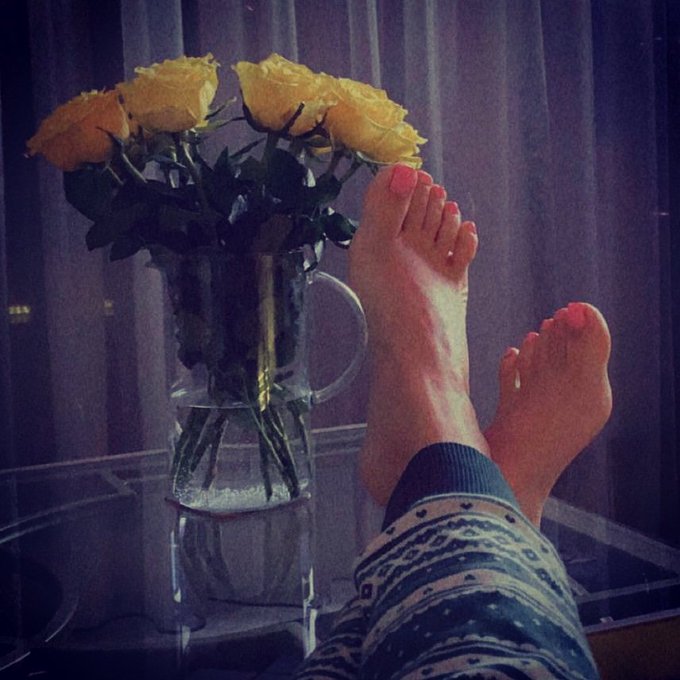 Watching TV 📺  👠  🌹  😍  #findom #findomnl #geldslaaf #slave #giantess #feet #barefeet #pedicuredtoes<a href="/tag/findom"class="tags">#findom</a><a href="/tag/findomnl"class="tags">#findomnl</a><a href="/tag/geldslaaf"class="tags">#geldslaaf</a><a href="/tag/shoes"class="tags"><span>#shoes</span></a><a href="/tag/princess"class="tags"><span>#princess</span></a><a href="/tag/feet"class="tags"><span>#feet</span></a><a href="/tag/slave"class="tags"><span>#slave</span></a><a href="/tag/pedi"class="tags"><span>#pedi</span></a><a href="/tag/giantess"class="tags"><span>#giantess</span></a>