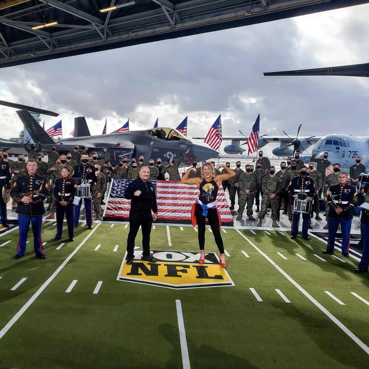 LimitlessMacey's tweet photo. "Lacey Evans, will you take a flight across America to support the troops, take part in a pushup challenge while wearing heels, thank them for their service then fly back the same night?".๐ฅดโ๐
Absofreakinlutley. @wweonfox @wwe @marines #WeCanDoIt๐ชโค๐บ๐ฒ #SupportOurTroups https://t.co/7Sj5Hkcihz