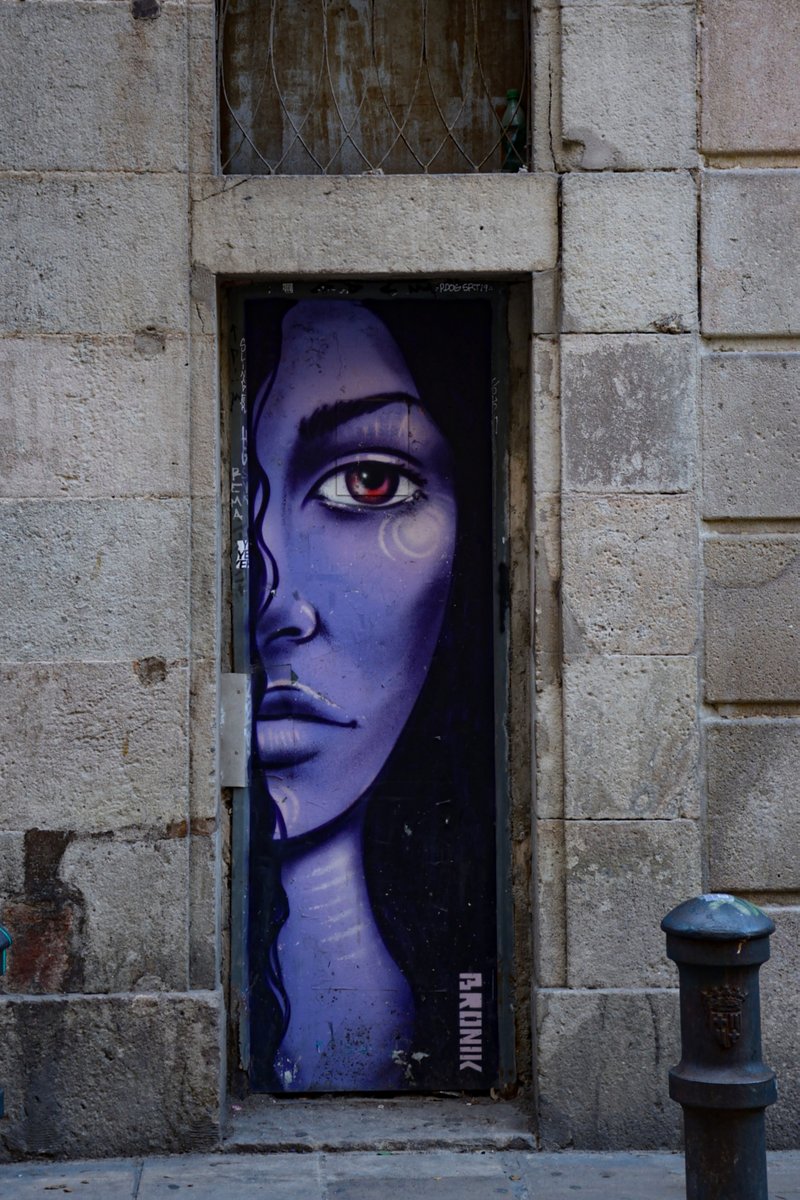 BcnStreet's tweet photo. #Barcelona #CiutatVella #Bronik #StreetArt #Urbanart https://t.co/xgXT0ZifYK
