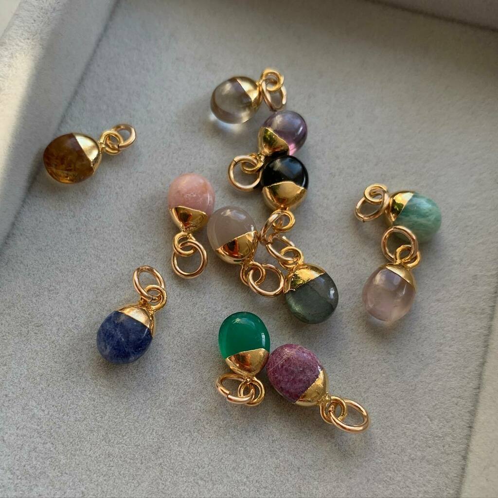 Decadorn's tweet photo. Our stones with meanings are available separately to add to a favourite chain, or start your own collection - they are each sold with a tiny cotton pouch and can be gift wrapped with a meaning card. A perfect stocking filler for £16 ✨ #stockingfiller… https://t.co/YQ3mDo5JDk https://t.co/n4aPJOwbA8