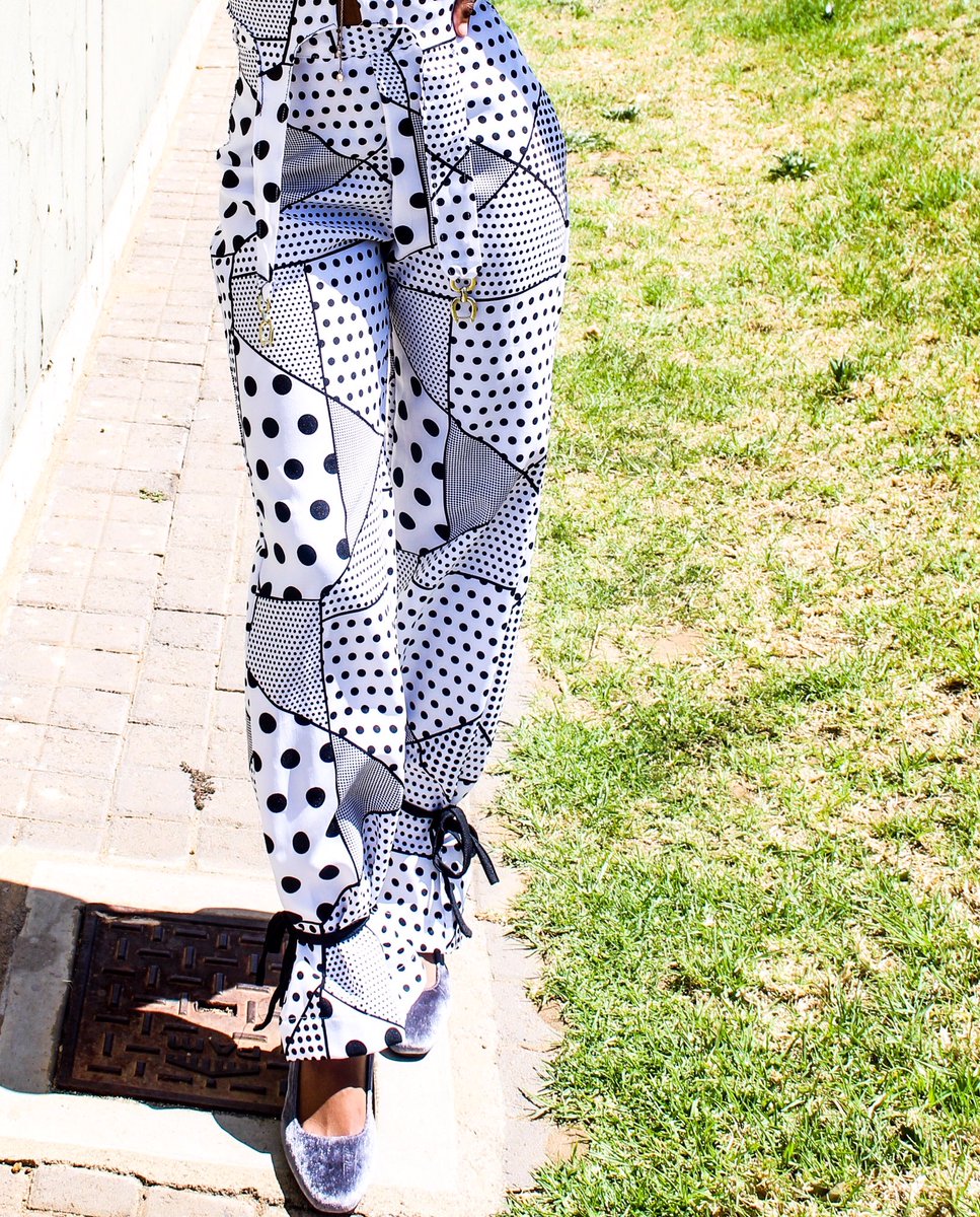 HouseOfASZ's tweet photo. Loved this print so much, had to create a 3-piece 🛒 

Lilonke Ankle-Tie Trouser (3/3) 

Available in the black and white print 🤍
Size: 28 - 36 
Price: R 420.00

🚚 Free delivery in South Africa 

📱 Fast order this set via our Official Whatsapp: 067 952 2335 https://t.co/WqHRvBnhdR