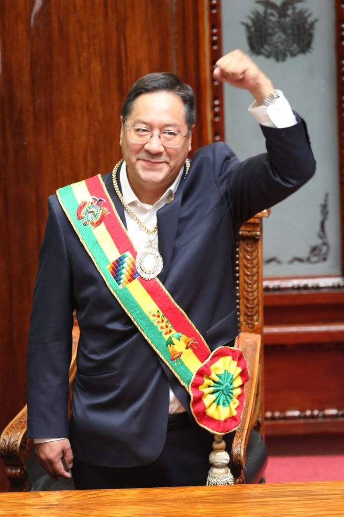 LuchoXBolivia's tweet photo. ¡Gracias #Bolivia! Ratifico mi compromiso de trabajar en unidad y escuchando al pueblo boliviano. Vamos a reconstruir la Patria que amamos. Devolveremos estabilidad y certidumbre económica social a todas y todos los bolivianos. Somos un pueblo fuerte, #VamosASalirAdelante. https://t.co/o32vQI6Rgt