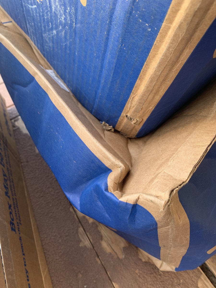 aksansai's tweet photo. @FedExHelp really tired of your “service”. I know it’s heavy but does that mean we should throw things to the point of crushing? At least he stopped leaving it at the end of our long driveway. He clearly doesn’t care about his job. 

@Chewy, can’t you use a different carrier? Pls https://t.co/wtKpM79ffJ