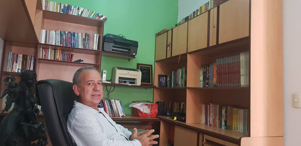 enriquemunoz3's tweet photo. Los libros, la lectura es muy importante para el éxito de cada 24horas vividas, todos lo días desarrolla hábitos de lectura, Lee para un verdadero crecimiento personal y empresarial, conjuga la oportunidad de tu logro, al leer un libro, también regalando, o recomendado un libro. https://t.co/xpuQvFBxzq