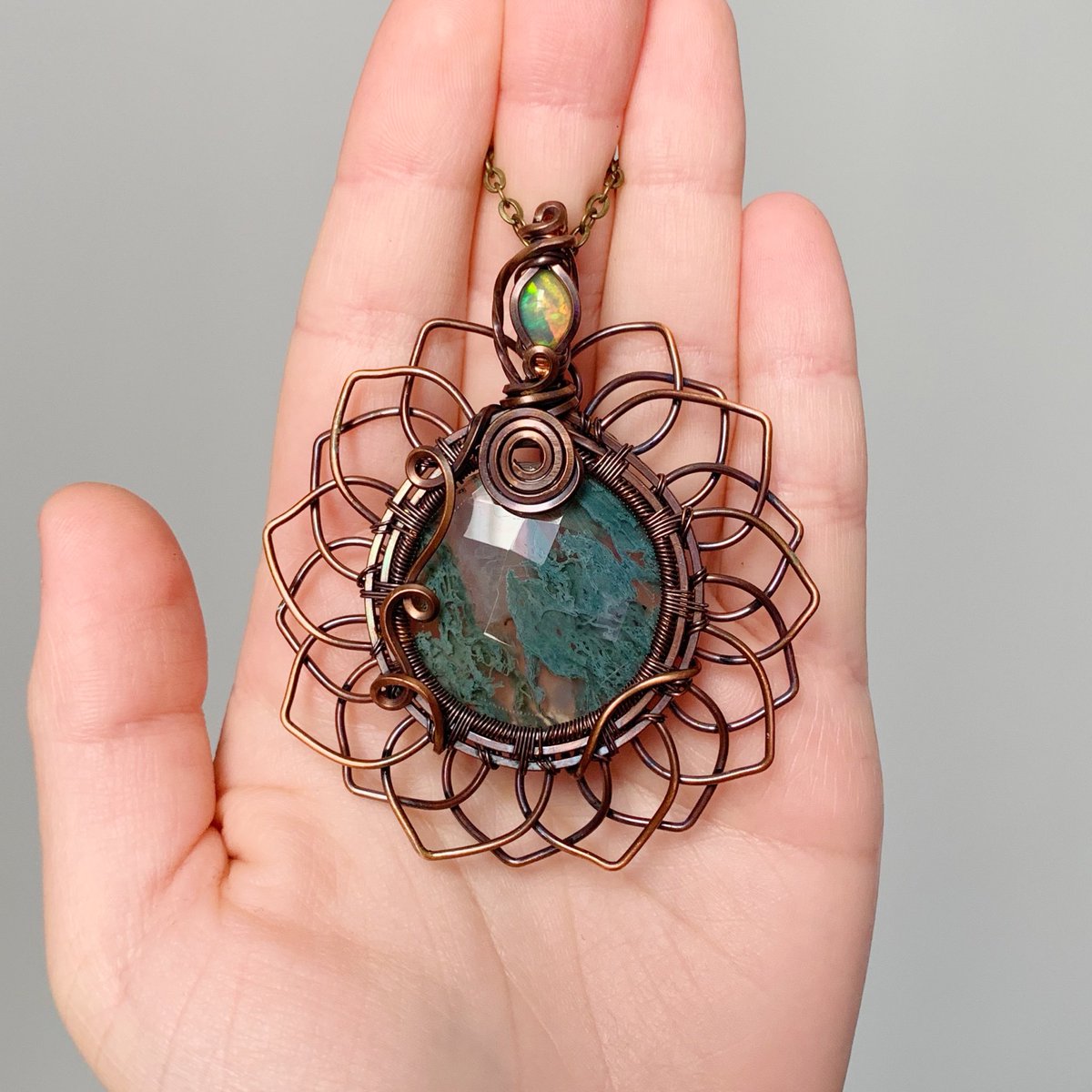 mildhippie's tweet photo. Ethiopian Opal x Moss Agate sunflower pendant made by me 🌻

❁ available 11/13 @ 4pm EST ❁ https://t.co/G7z97kwYDq