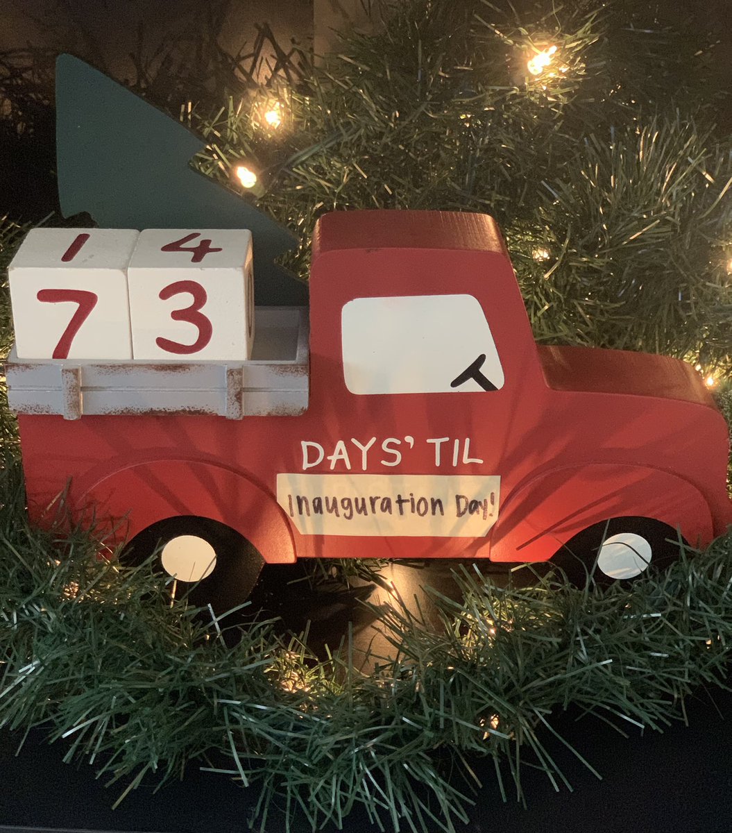 beccaranney's tweet photo. ✨’Tis the season✨ https://t.co/1NZ8IcChBg