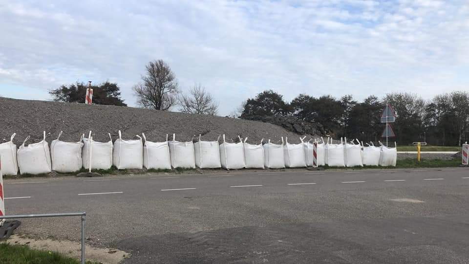 Katwijksekost's tweet image. Wij zijn blij als er een Romeinse nederzetting gevonden wordt. Wat zouden onze achterkleinkinderen vinden als ze de resten van onze activiteiten terug vinden. Tjalmaweg