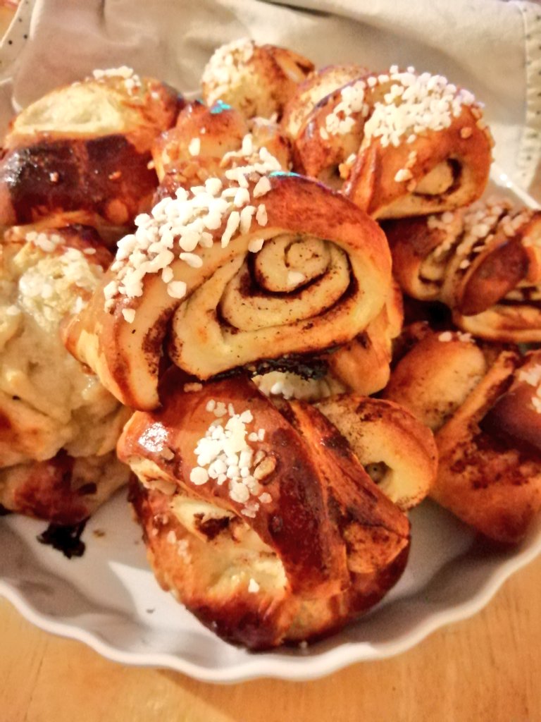 _hempi's tweet photo. Päätin, että oon tämän isänpäivän pullantuoksuinen #hempi tyttären avustuksella😊 https://t.co/OXTg1ovoUc