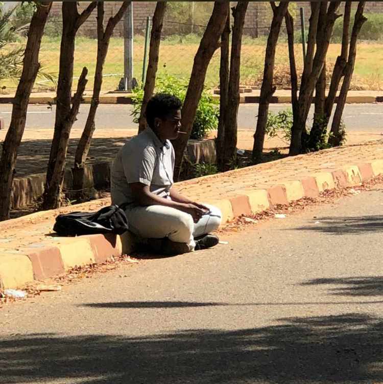 5GOC5YtkAEEdt9b's tweet photo. اعتقد انو دي وجوه معبرة لي حالتنا داخل عنبره الولادة أثناء فترة الامتحانات... https://t.co/tqRv3cGlmb