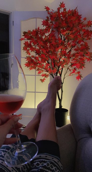 Cheers  🍁 🍷 🥂 📺  🍁 #findom #findomnl #geldslaaf #slave #giantess #feet #barefeet #pedicuredtoes #pedi<a href="/tag/findom"class="tags">#findom</a><a href="/tag/findomnl"class="tags">#findomnl</a><a href="/tag/geldslaaf"class="tags">#geldslaaf</a><a href="/tag/shoes"class="tags"><span>#shoes</span></a><a href="/tag/princess"class="tags"><span>#princess</span></a><a href="/tag/feet"class="tags"><span>#feet</span></a><a href="/tag/slave"class="tags"><span>#slave</span></a><a href="/tag/pedi"class="tags"><span>#pedi</span></a><a href="/tag/giantess"class="tags"><span>#giantess</span></a>