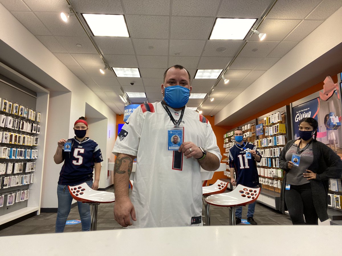 The best team rocking Jerseys and smile badges! Let’s go Emerald Square mall! <a href="/keroninc/">Keron Incarnato</a> <a href="/pnixnix/">Peter Nixon</a> <a href="/JonTDeJesus/">Jonathan DeJesus</a> #ATTEmployee