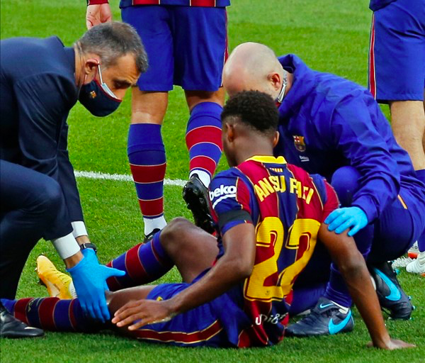 marcosperiodico's tweet photo. 🏥 @ANSUFATI será operado el lunes por el doctor @RamonCugat 
✍️ Sufre "una rotura del menisco interno de la rodilla izquierda"
🗓️ Tras la intervención, el @FCBarcelona_es informará "del tiempo de baja aproximado" del delantero, de 18 años https://t.co/4OwDjA9yTw