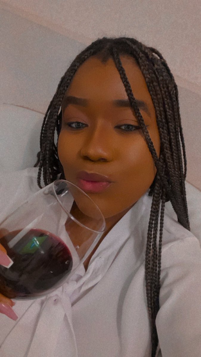 smilexxxxx1's tweet photo. Iβm an @fkabudu shorty all day!!!! #selfielikeFK #fkshorty I also love and Stan @Mochievous π₯°β€οΈ
Wahala for who no get wine glass πβ¨ https://t.co/hLf0swW4dR