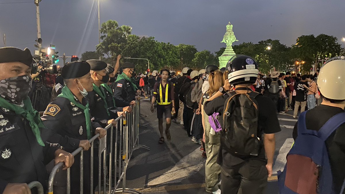I got to the first police barrier around 6:30pm. No water cannon trucks yet.  #ม็อบ8พฤศจิกา