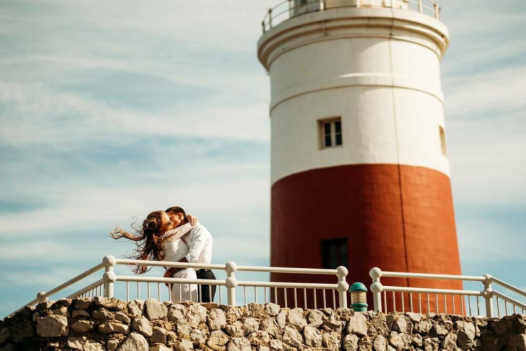 Windy lovers ! 
.
.
.
.
.
#lighthouse #photographeringibraltar #wedding #elopement #gibraltar #europapoint instagr.am/p/CHVg02wDGj2/