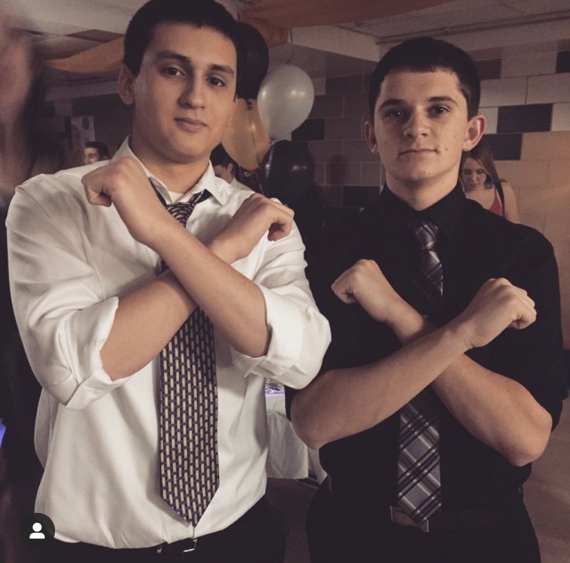 notthrealgreeny's tweet image. THIS PHOTO FROM 2015 IN HONOR OF @DezBryant’s RETURN TO THE FOOTBALL FIELD TODAY ❌ @ntaff44 #ThrowItUp