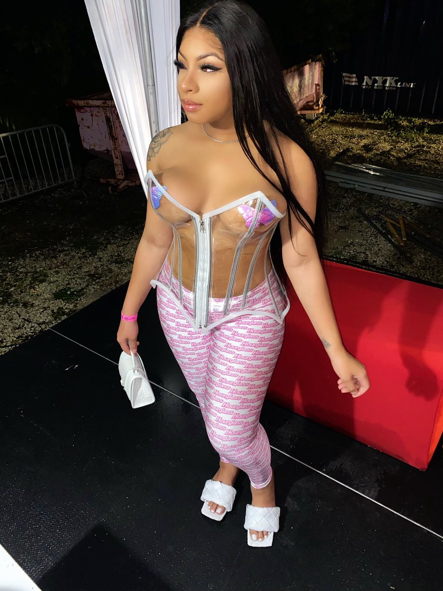 jhenaeashli's tweet photo. If he got seen out with me, it's a big look #SANDZFL https://t.co/wyJP5BSY6T