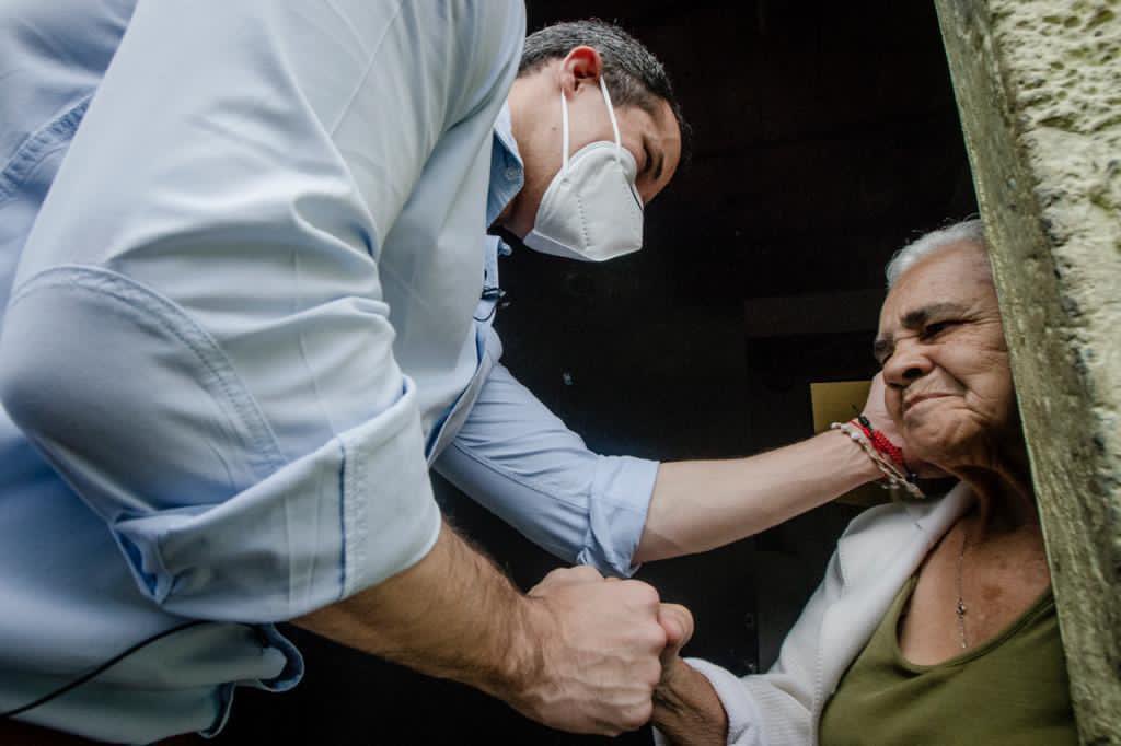 jguaido's tweet photo. La dictadura quiere mancillar la dignidad del venezolano, someterlos a la miseria para seguir secuestrando el poder un día más. 

Por eso el 12 de diciembre les pido que salgamos a las calles a desafiar a la dictadura una vez más por nuestro futuro. 

¡Salgamos por Venezuela! https://t.co/8DFaMGOsJ8