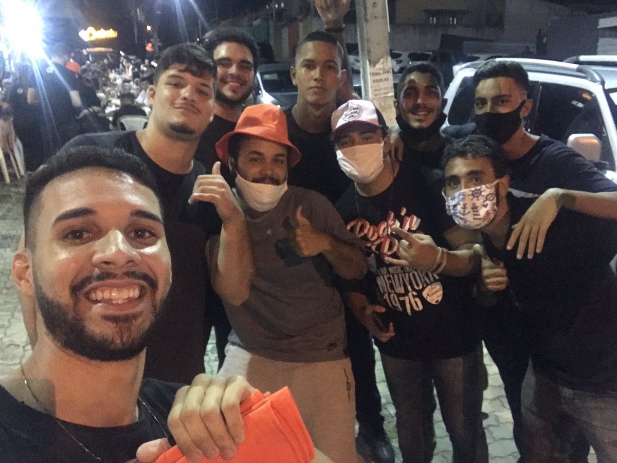 felipeflf's tweet photo. Os caras man!!! Olha o bonde! https://t.co/J7lFyxsdWe