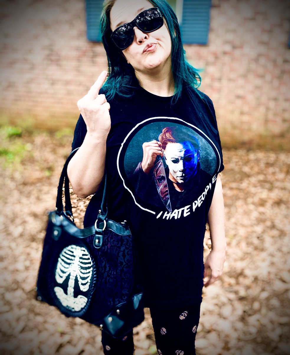 LisaPortillo9's tweet image. Just in case my resting bitch face isn’t clear with my mask on, I thought I’d warn people. Go away. 🤣🖤💋🔪 #MichaelMyers #IHatePeople #HorrorFam #horror #Halloween #PeopleSuck
