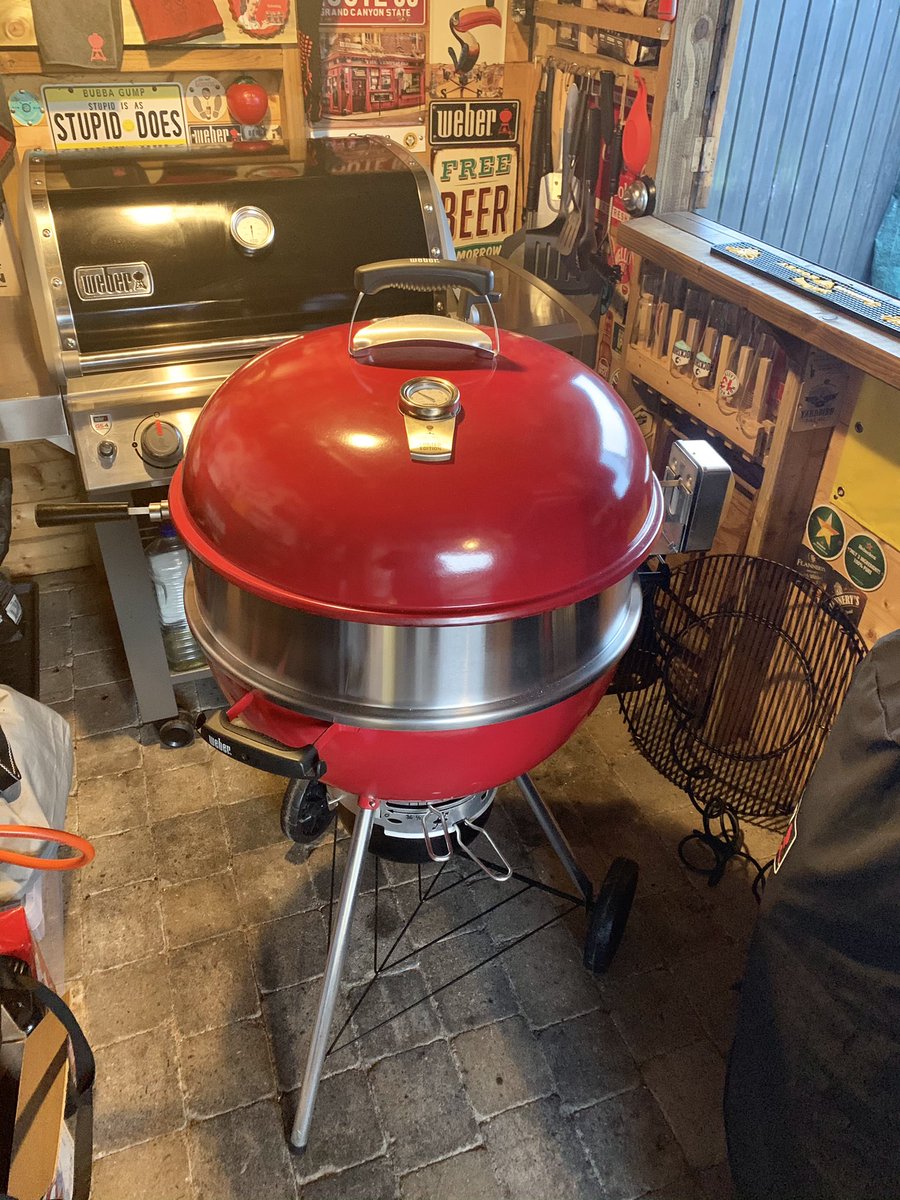 Geoff_Quinn's tweet photo. @WeberGrills Rotisserie chicken tonight on the #webermastertouch with @MEATERmade keeping an eye on the temp. Chicken looks awesome, canβt wait to tuck in π https://t.co/NZIeEnb5OQ