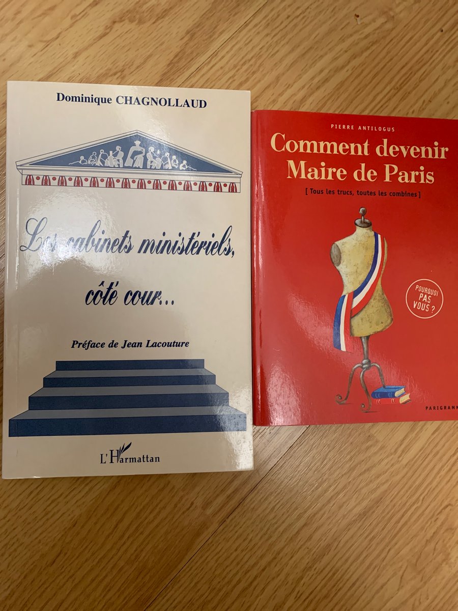 annabellallouch's tweet photo. Ne riez pas, mais j’ai vraiment reçu ces livres
comme cadeaux pour mes 20 ans #lefun (circonstance atténuante : j’étais à l’époque assistante parlementaire) https://t.co/m8jV97RB88