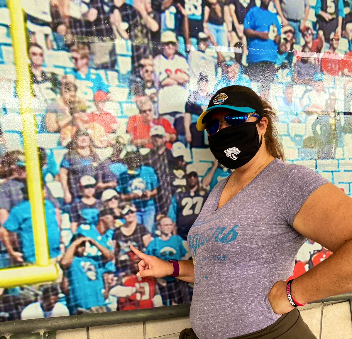 KleighM84's tweet photo. How you know you are a true fan! You’re on the wall.... literally! It’s game day.. let’s go Jags!!!! @Jaguars #duuuval #fansince95 https://t.co/ravbZoQZLx