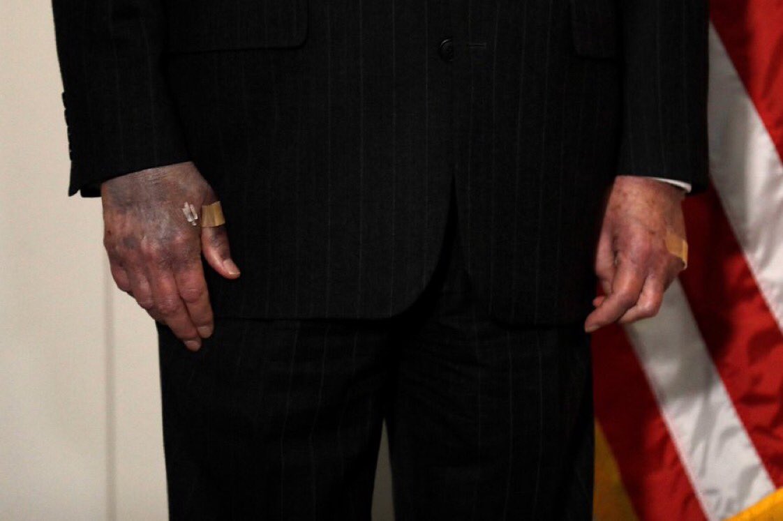 TheAvgBlackMan's tweet photo. If Democrats win the Ga Senate runoffs, #DeadHands Mitch McConnell is out of power!! https://t.co/waWvFAL9u7