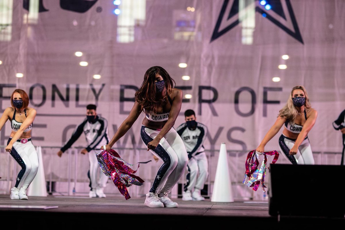 DCRB_Candace's tweet photo. This is my #gameday dance. Time for some #SNF.
#cowboysnation #americasteam #wedemboyz #americashiphopteam #dallascowboys #dallas #dance #dancer #dcrb #prodance #prodancers #dancelife #footballseason #profootball #nfl #fanspace #cowboysfans #rblf #rhythmandblue
📸: Rhiannon Lee https://t.co/cDLp8W0wN8