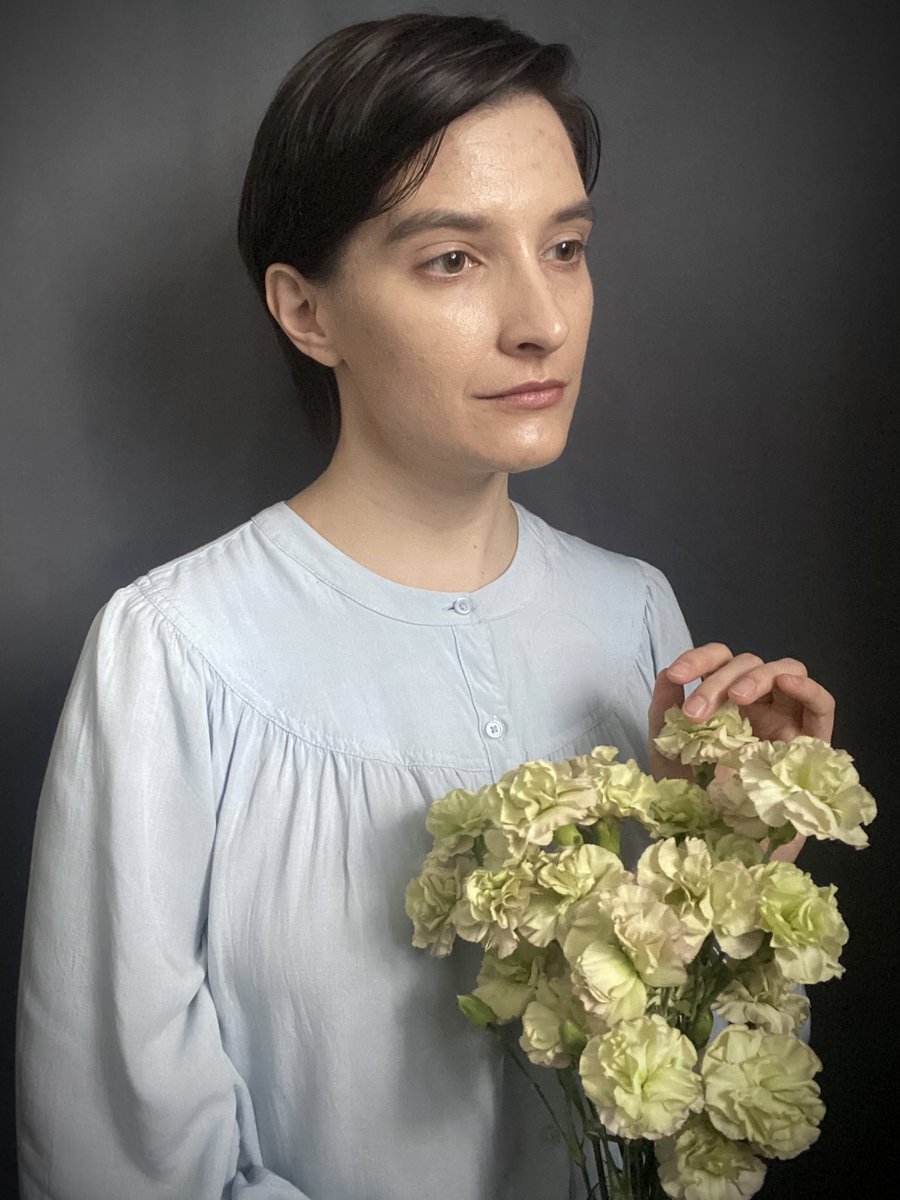 luna_libertatis's tweet image. 🌷🌸💐🌸🌷🌸💐🌸🌷🌸💐🌸🌷

“...we have much to hope from the flowers.”⁣

#SherlockHolmes #NonbinaryStyle