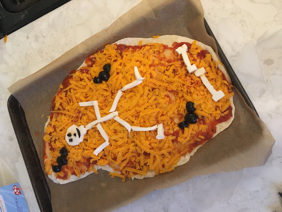 BozwardBrewer's tweet photo. Spooky Halloween pizzas for the @somerspark1 half term cooking challenge! #MakeorBake @SomersparkRAW https://t.co/OIH1JhQ3Pz