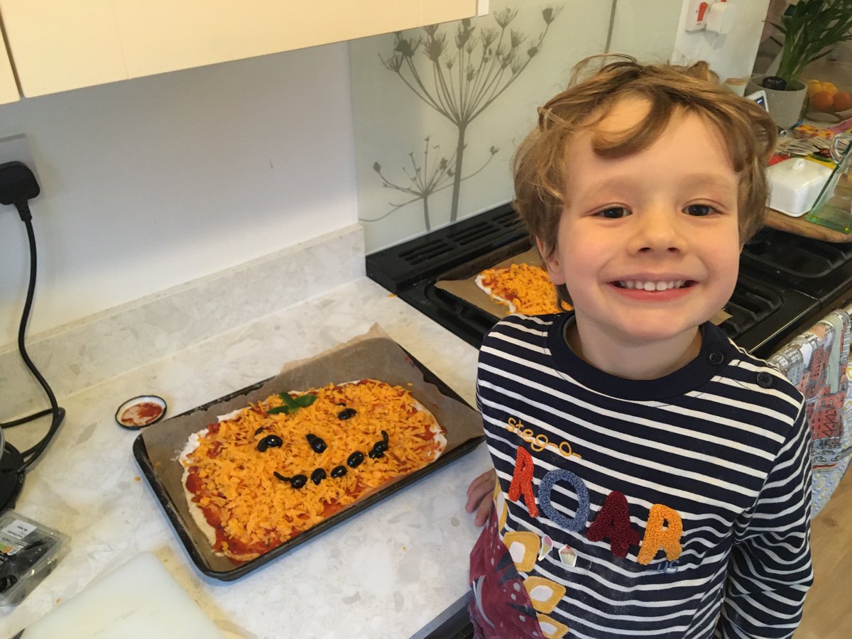 BozwardBrewer's tweet photo. Spooky Halloween pizzas for the @somerspark1 half term cooking challenge! #MakeorBake @SomersparkRAW https://t.co/OIH1JhQ3Pz