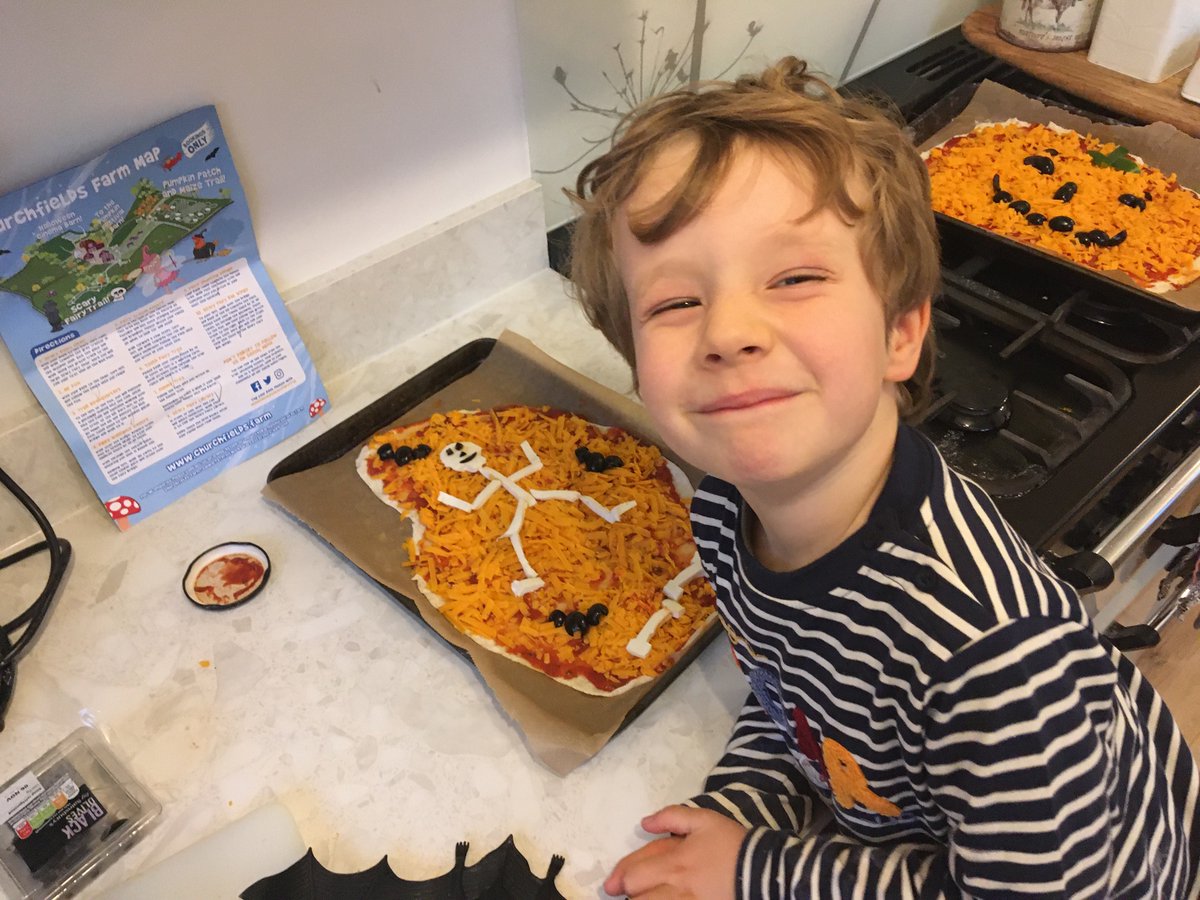 BozwardBrewer's tweet photo. Spooky Halloween pizzas for the @somerspark1 half term cooking challenge! #MakeorBake @SomersparkRAW https://t.co/OIH1JhQ3Pz