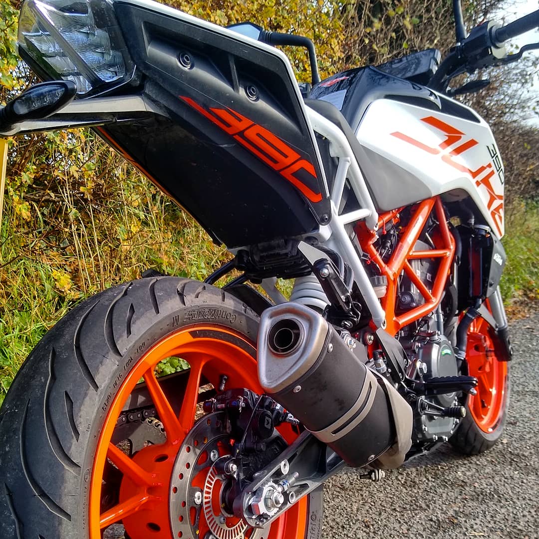 BikerLardy's tweet photo. Making the most of a dry autumnal day 🍂
.
.
.
.
#ktm #ktmduke #ktmduke390 #390duke #duke390 #orange #getduked #readytorace #ktmpowerparts #bikelife #motorbike #motorcycle #autumn https://t.co/Km5TSYIBhT