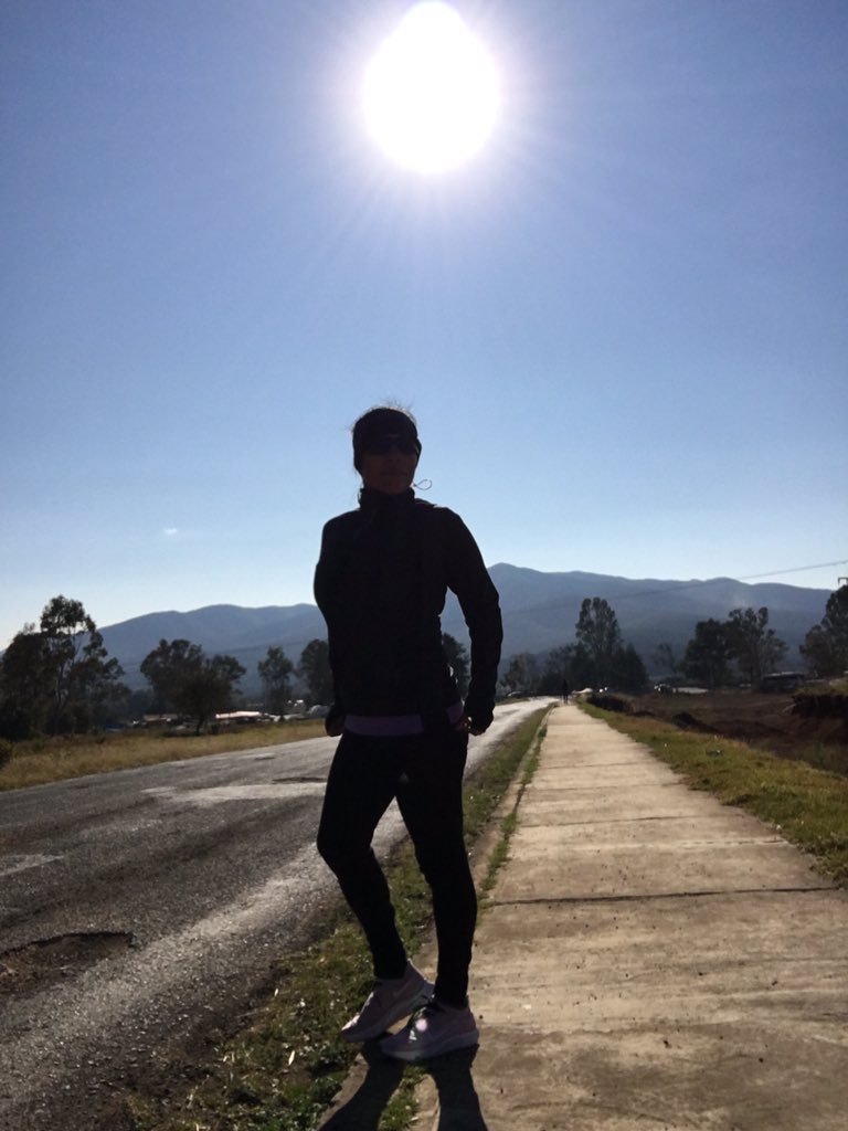 RousiRossy's tweet photo. Ser disciplinada es todo un reto, pero no más que dejar la cama un domingo 😎💪🏼🏃🏻‍♀️👉🏼 #YoElegiCorrer #Mipasionescorrer #LoveRunSmile #ComuniRunners #EntreRunners #Sundaytrainning https://t.co/19Yfs4yLEu