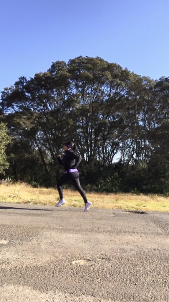 RousiRossy's tweet photo. Ser disciplinada es todo un reto, pero no más que dejar la cama un domingo 😎💪🏼🏃🏻‍♀️👉🏼 #YoElegiCorrer #Mipasionescorrer #LoveRunSmile #ComuniRunners #EntreRunners #Sundaytrainning https://t.co/19Yfs4yLEu