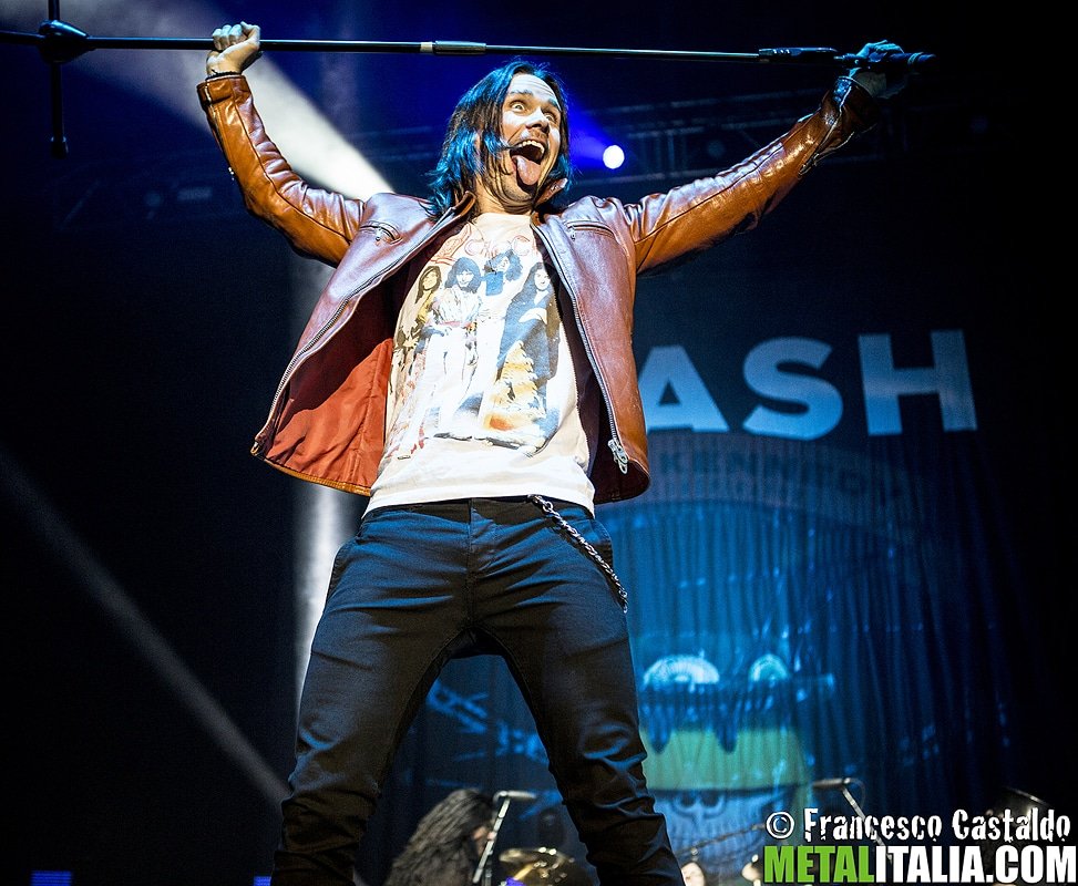 MKennedyBelgium's tweet photo. Pic of the day π
@MylesKennedy in Turin , Italy π
Β© @devu for @Metalitalia
November 16 , 2014
#MylesKennedy #WOFTour https://t.co/yQJNfkcgBF