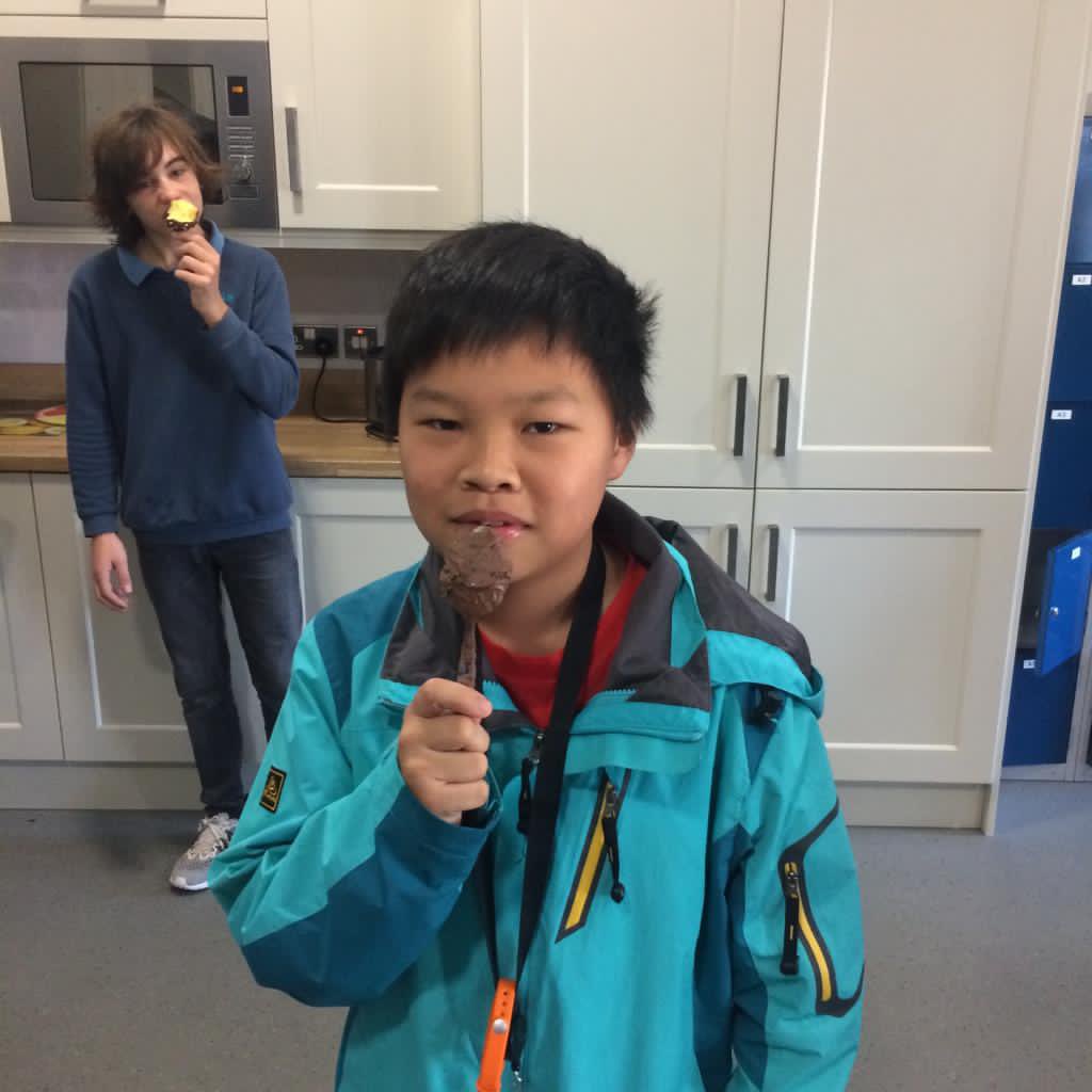RsdBoarding's tweet photo. CHOCOLATE APPLES 🍎 🍫🍏| We had lots of activities to do over our two week break and it’s safe to say we enjoyed all the food involved! 😀🍫🍏👍🏼 
.
.
.
#rsd #rsdboarding #iloveboarding https://t.co/f75izPHZki