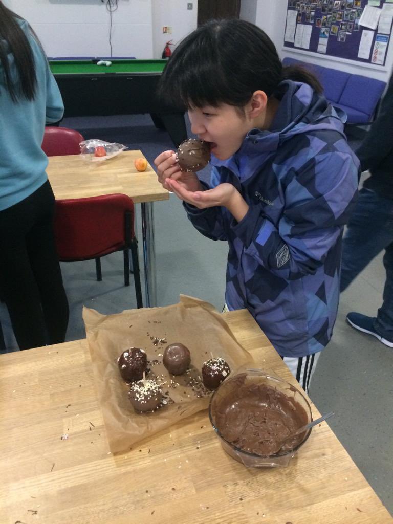 RsdBoarding's tweet photo. CHOCOLATE APPLES 🍎 🍫🍏| We had lots of activities to do over our two week break and it’s safe to say we enjoyed all the food involved! 😀🍫🍏👍🏼 
.
.
.
#rsd #rsdboarding #iloveboarding https://t.co/f75izPHZki