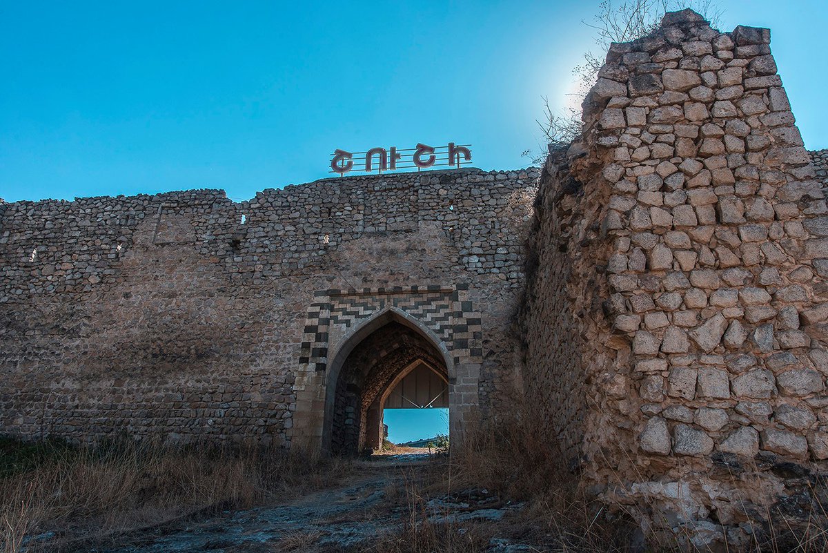 AmArtsakh's tweet photo. #Shoushi is located in the heart of #Artsakh, at an altitude of 1400 meters above sea level. Due to its geographical location, Shoushi served as a strategically important fortress-city in the #Armenian principality of Varanda during the Middle Ages and through the 18th century. https://t.co/R3kgRFglpN