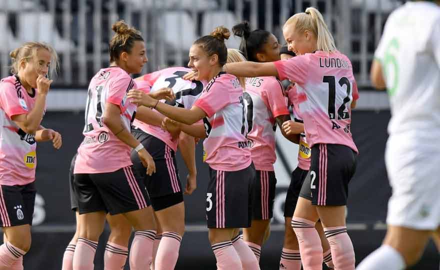 calciodonneit's tweet photo. La Juventus travolge 4-0 nella ripresa un buon Sassuolo #valentinacernoia #sassuolocalciofemminile #JuventusFootballClub #SerieAfemminile #AriannaCaruso #Sembrant #TIMVISION #Zamanian https://t.co/wA2nTUL4XV https://t.co/8PZYgREXpA