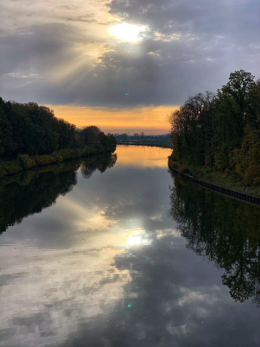 BrigitteSlenter's tweet image. Rondje 🚲 Maasberg. Prachtige lucht 😍@magnifiekZL @Limb_Landschap @VisitZL #fietseninlimburg #zuidlimburg #Elsloo #jezultermaarwonen