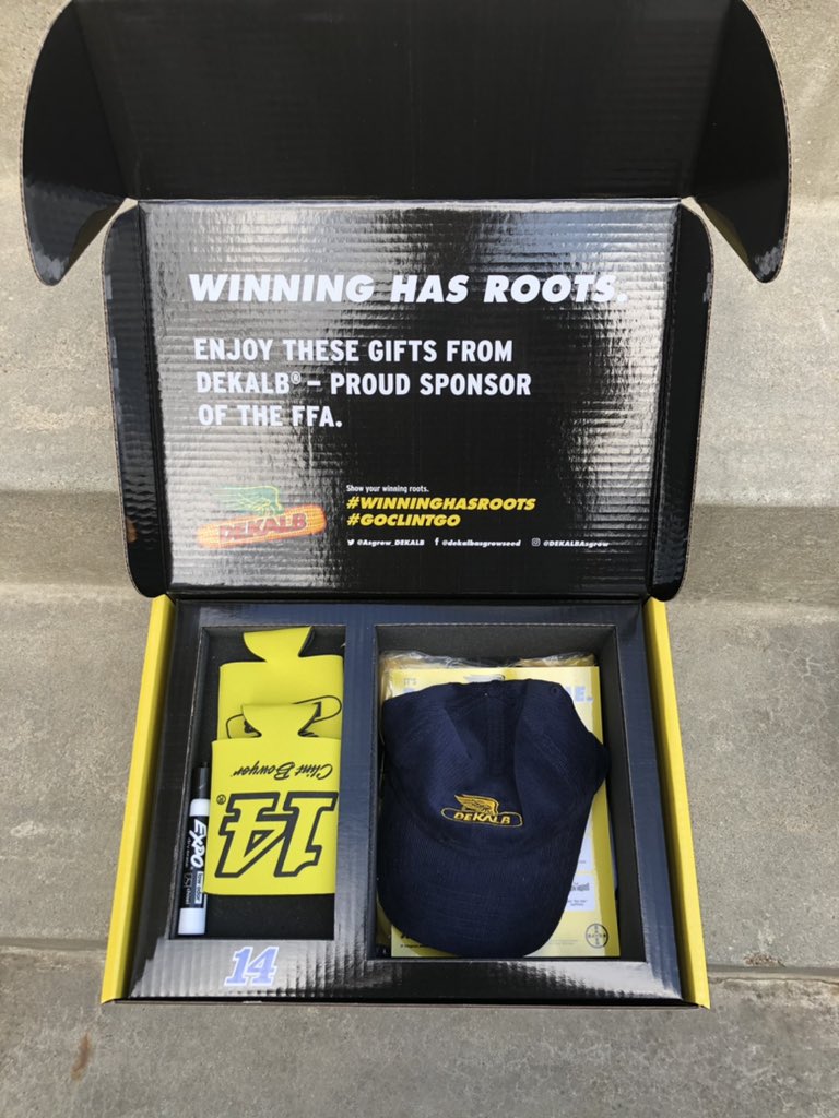 sha911sha's tweet photo. Good day for some @ClintBowyer swag!  Good luck!  Be safe! https://t.co/XQ77N8Wwvj